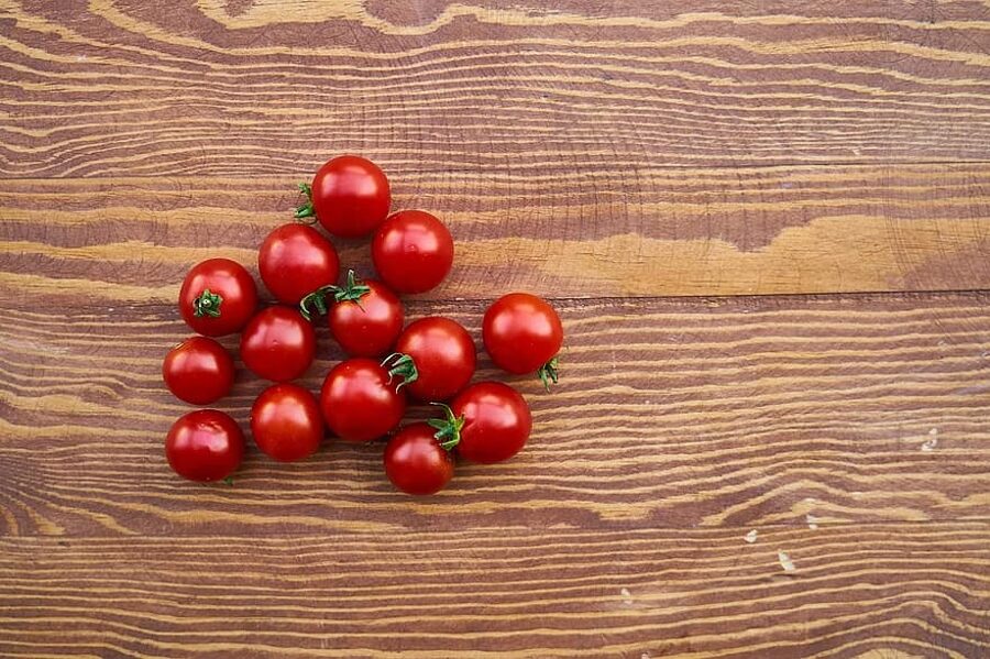 Balconzauber.. Graines de tomates rouges en pot.